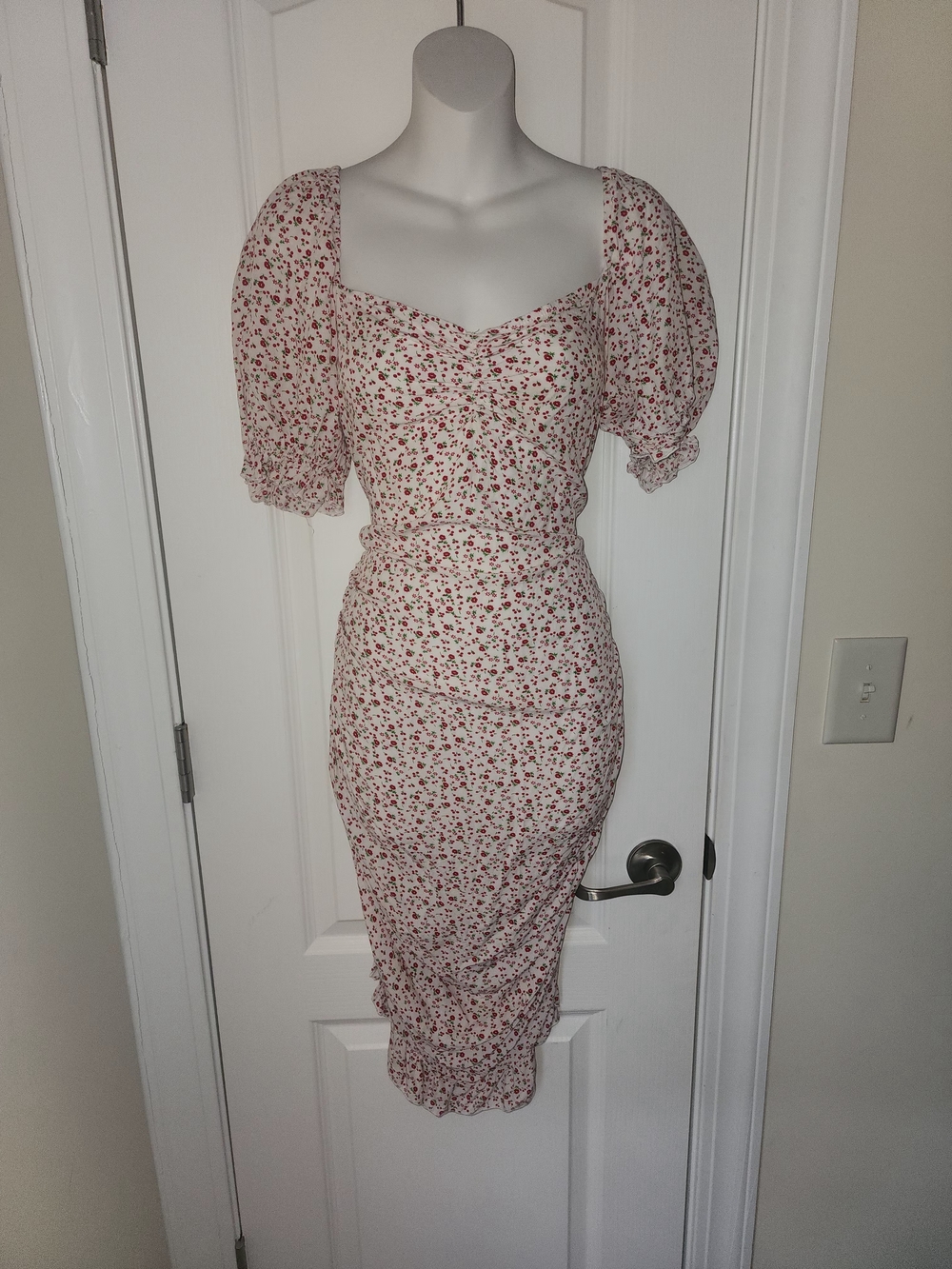 Floral Puff-Sleeve Midi Dress in Ivory and Red